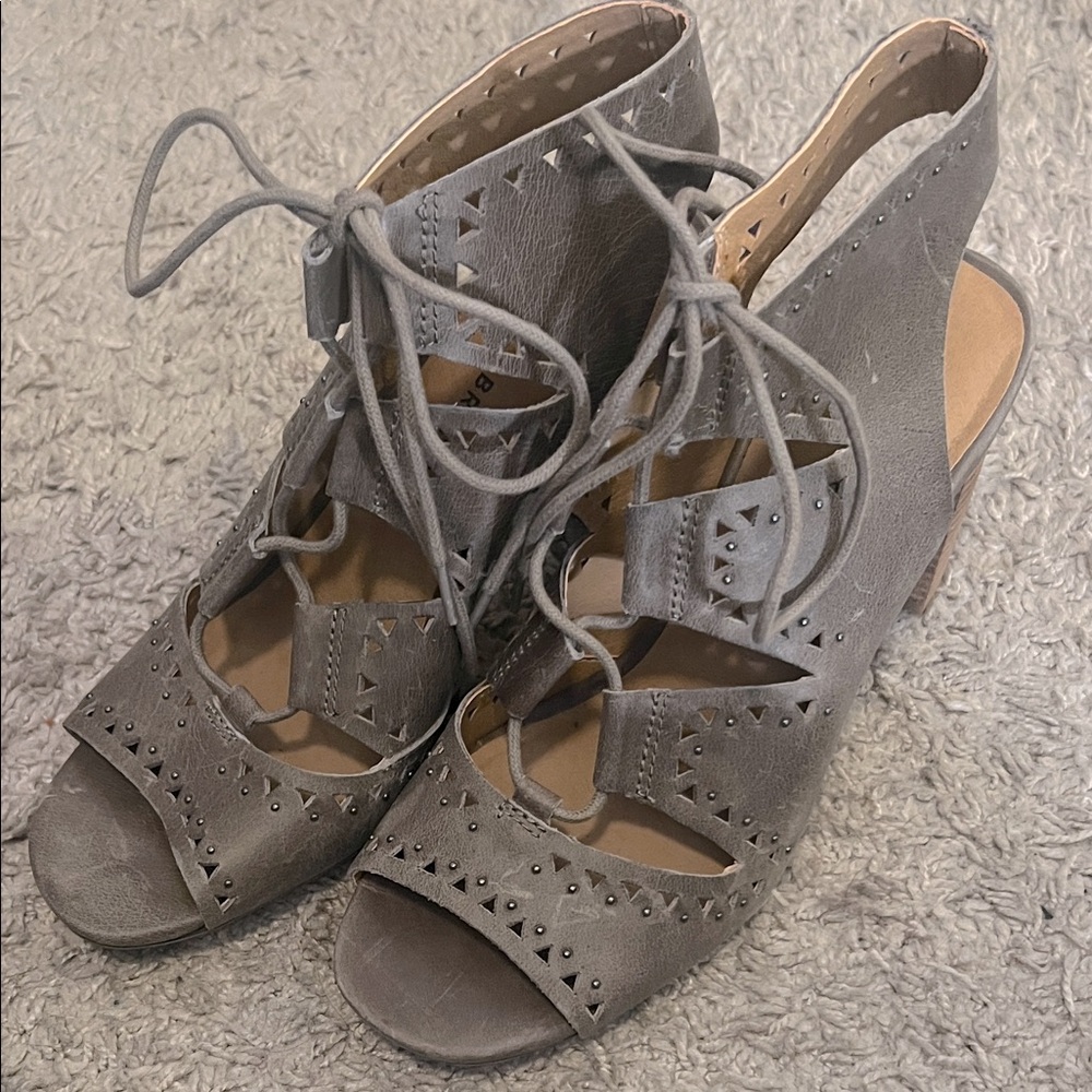 Light Tan Women's lace up sandal - chunky heel